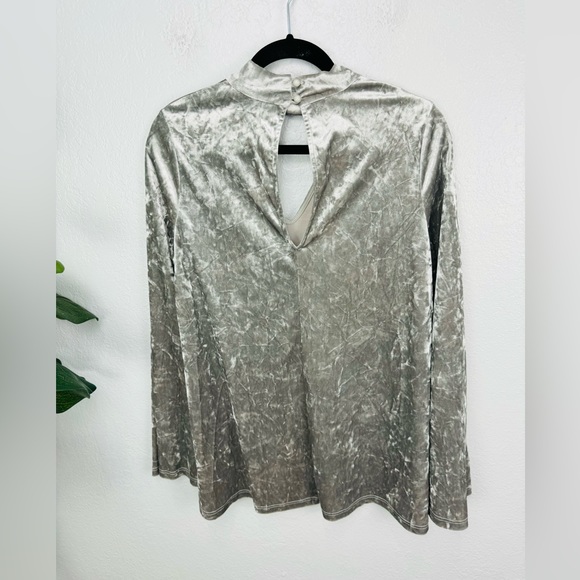 Karlie Bell Sleeve Grey Keyhole Choker Velvet Blouse - Picture 6 of 8